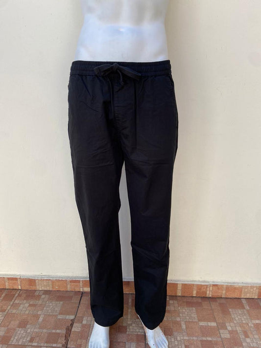 Pantalon Forever 21 original con lazo aguantable en color negro con bolsillo a los lados y detrás y bolsillo pequeño delante.